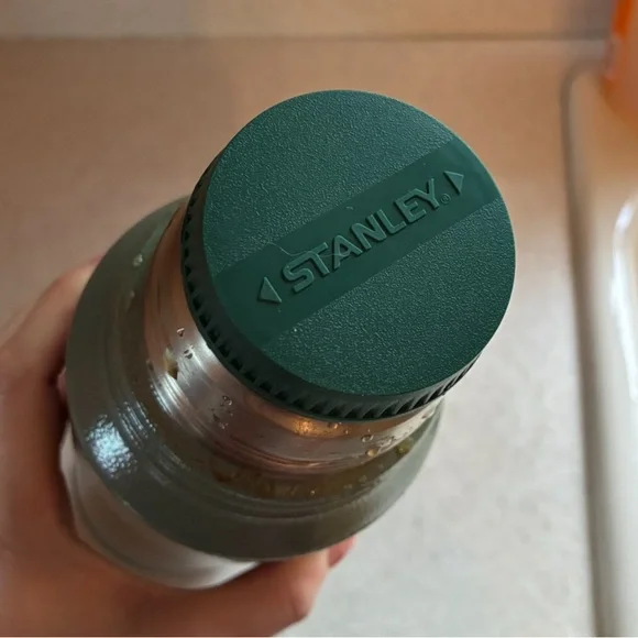 Stanley Classic Legendary Vacuum Bottle - Picture 4 of 4